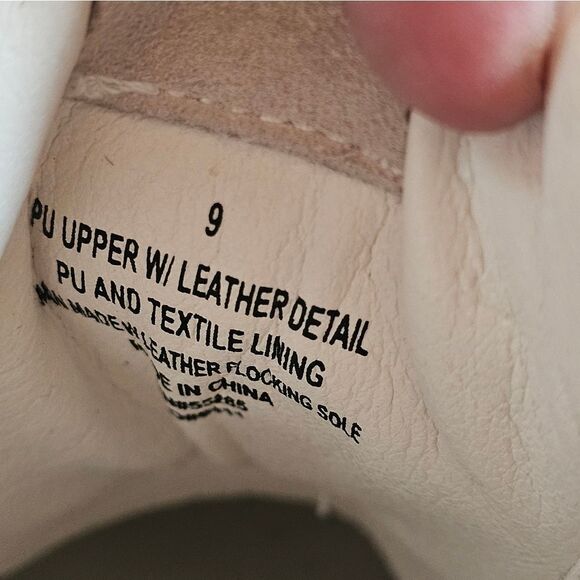 NWT Mens Express tie sneakers in white with suede details sz 9 - Picture 2 of 7